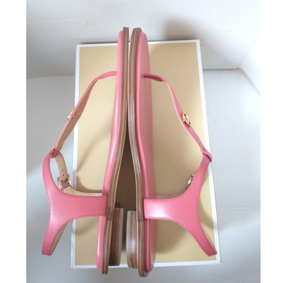 New! MICHAEL KORS Mallory MK Logo Leather Thong T-Strap Sandals Light Berry - Picture 4 of 5